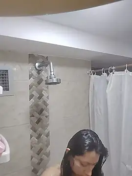 Snapshot of VioletxBloom chatting on 1, 12, 2025 VioletxBloom online show from 1, 12, 2025