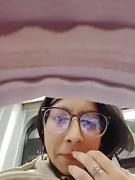 Snapshot of VioletxBloom chatting on 2, 12, 2025 VioletxBloom online show from 2, 12, 2025