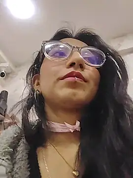 Snapshot of VioletxBloom chatting on 13, 12, 2025 VioletxBloom online show from 13, 12, 2025