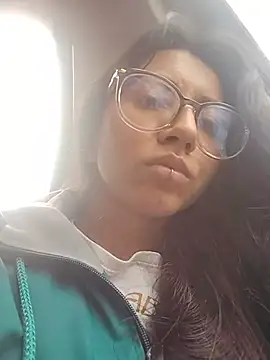 Snapshot of VioletxBloom chatting on 15, 12, 2025 VioletxBloom online show from 15, 12, 2025