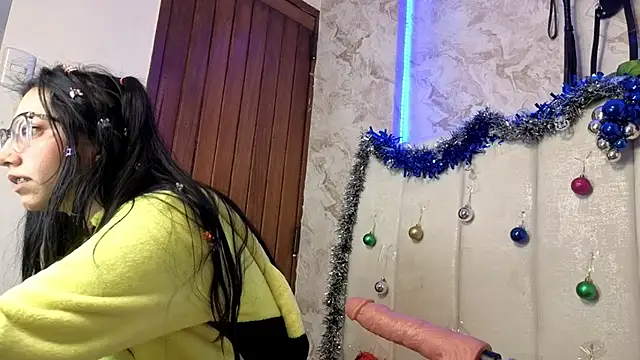 Snapshot of VioletxBloom chatting on 21, 12, 2025 VioletxBloom online show from 21, 12, 2025