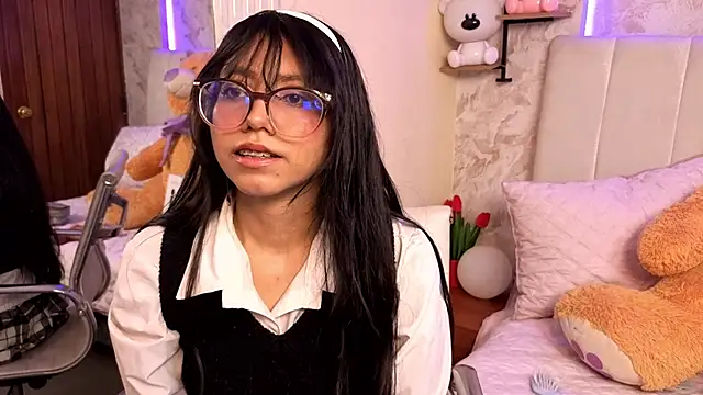 Snapshot of VioletxBloom chatting on 9, 2, 2026 VioletxBloom online show from 9, 2, 2026