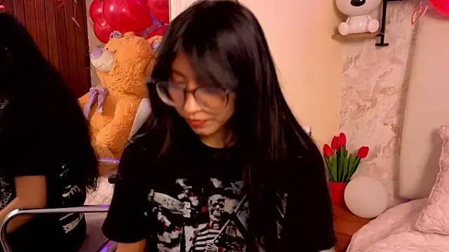 Snapshot of VioletxBloom chatting on 11, 2, 2026 VioletxBloom online show from 11, 2, 2026