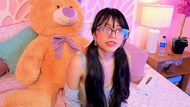 Snapshot of VioletxBloom chatting on 19, 2, 2026 VioletxBloom online show from 19, 2, 2026