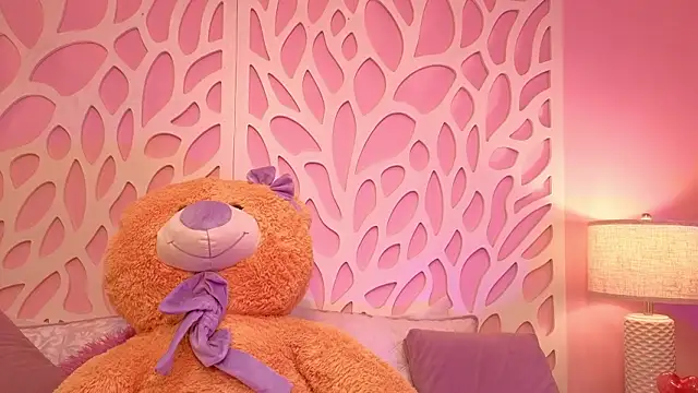 Snapshot of VioletxBloom chatting on 20, 2, 2026 VioletxBloom online show from 20, 2, 2026