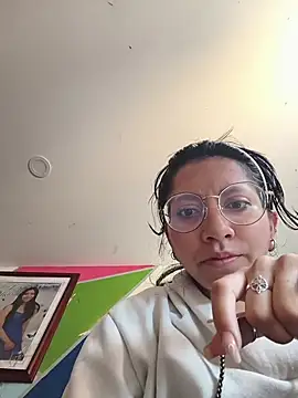 Snapshot of VioletxBloom chatting on 1, 3, 2026 VioletxBloom online show from 1, 3, 2026