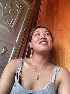 Snapshot of May_nhi chatting on 13, 7, 2026 May nhi online show from 13, 7, 2026
