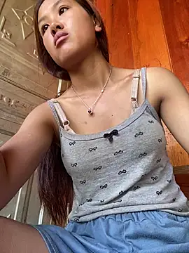 Snapshot of May_nhi chatting on 14, 7, 2026 May nhi online show from 14, 7, 2026