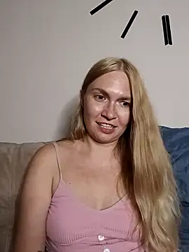 Snapshot of KisaVixen chatting on 18, 7, 2026 KisaVixen online show from 18, 7, 2026
