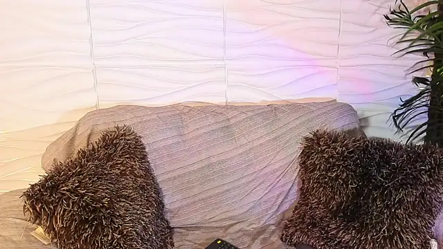 Suxan White  online show from 9, 4, 2026