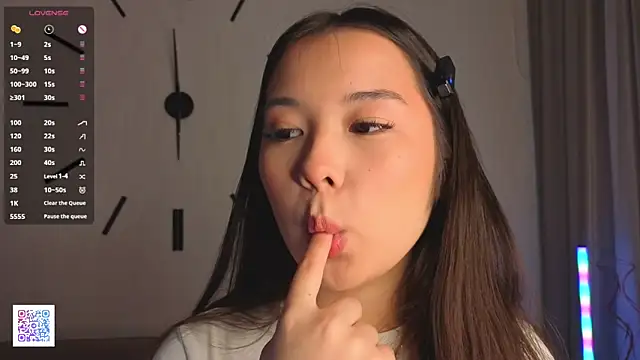 AlberthaEscue online show from 9, 10, 2025