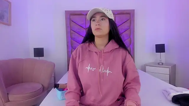 EmilyHanks  online show from 16, 5, 2026