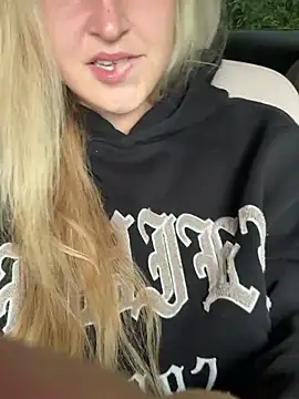 Snapshot of emilypeperoni chatting on 26, 7, 2026 emilypeperoni online show from 26, 7, 2026