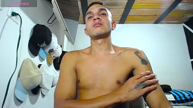 Angel latinboy online show from 14, 1, 2025