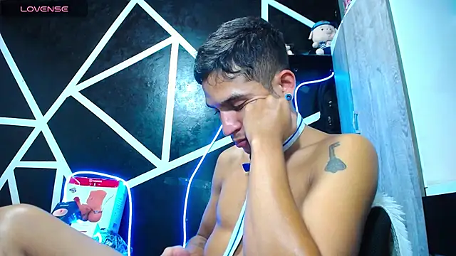 Angel latinboy online show from 22, 2, 2025