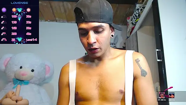 Snapshot of Angel_latinboy chatting on 29, 4, 2026 Angel latinboy online show from 29, 4, 2026