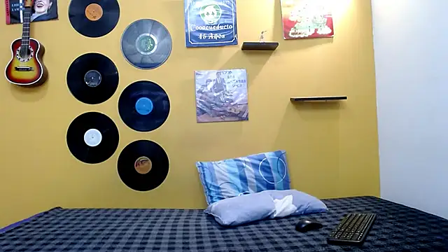 skinnyverus18 online show from 9, 4, 2026