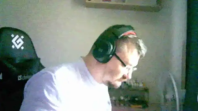 Snapshot of SirAbuser chatting on 17, 9, 2025 SirAbuser online show from 17, 9, 2025