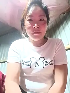 Snapshot of vivi_cute chatting on 8, 10, 2025 vivi cute online show from 8, 10, 2025