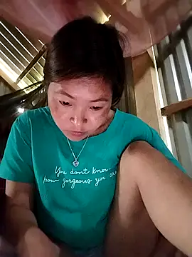 Snapshot of vivi_cute chatting on 15, 10, 2025 vivi cute online show from 15, 10, 2025