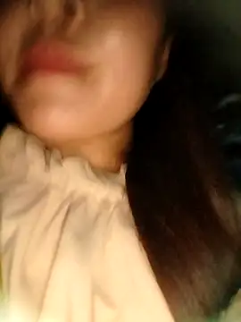 Snapshot of vivi_cute chatting on 16, 10, 2025 vivi cute online show from 16, 10, 2025