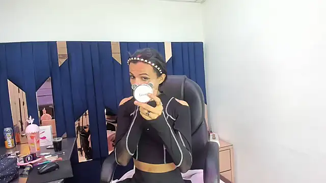 Aisha hotts777 online show from 22, 4, 2026