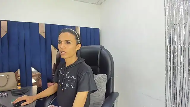 Snapshot of Aisha_hotts777 chatting on 24, 5, 2026 Aisha hotts777 online show from 24, 5, 2026