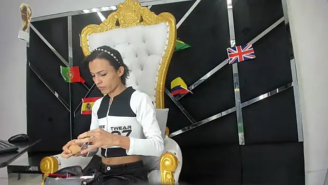 Aisha hotts777 online show from 17, 6, 2026