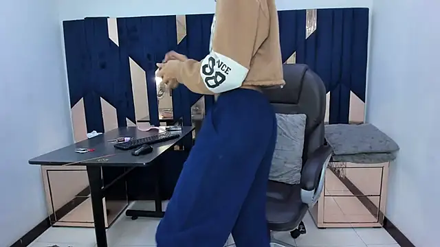 Aisha hotts777 online show from 22, 7, 2026