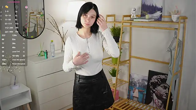 SuzanneHowse online show from 6, 11, 2025