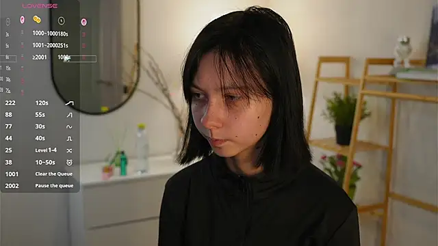 SuzanneHowse online show from 8, 11, 2025