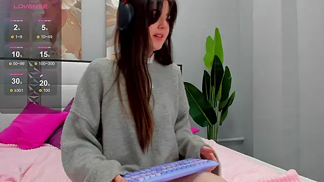 CloveDia online show from 5, 10, 2025