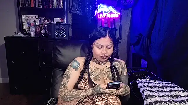 Snapshot of chicanachic13 chatting on 1, 3, 2026 chicanachic13 online show from 1, 3, 2026