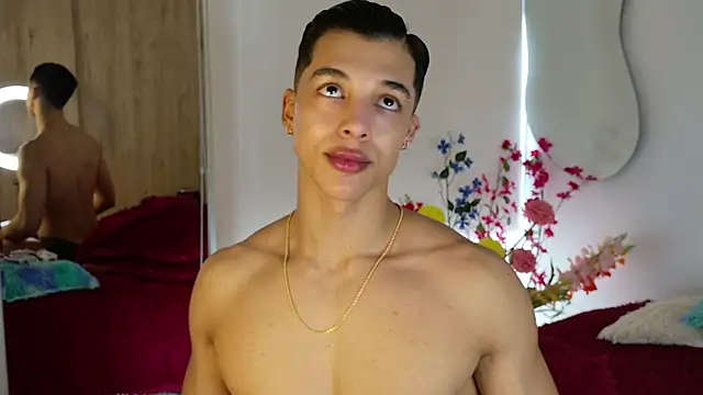 Snapshot of Troye_Williams chatting on 5, 5, 2026 Troye Williams online show from 5, 5, 2026