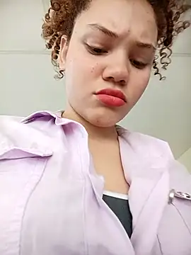 Snapshot of SirenRouge_69 chatting on 13, 11, 2025 SirenRouge 69 online show from 13, 11, 2025