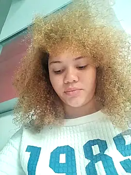 Snapshot of SirenRouge_69 chatting on 18, 12, 2025 SirenRouge 69 online show from 18, 12, 2025