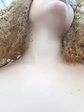 Snapshot of SirenRouge_69 chatting on 6, 1, 2026 SirenRouge 69 online show from 6, 1, 2026