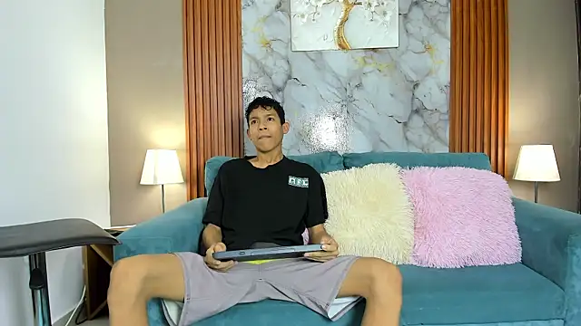 BEAUTY BOYS1 online show from 25, 2, 2026