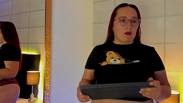 fieryluciana online show from 8, 10, 2025