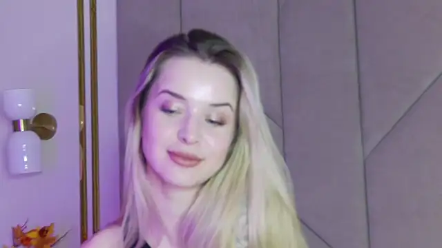 Snapshot of Touch_me chatting on 26, 11, 2025 Touch me online show from 26, 11, 2025