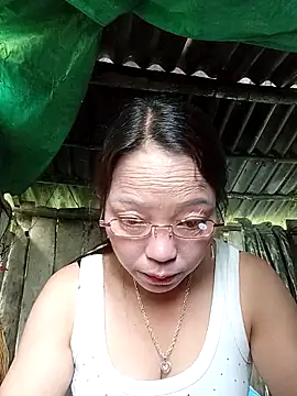 Snapshot of _Helala_ chatting on 8, 10, 2025 Helala online show from 8, 10, 2025