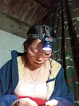 Snapshot of _Helala_ chatting on 8, 11, 2025 Helala online show from 8, 11, 2025