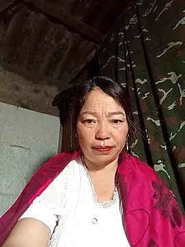 Snapshot of _Helala_ chatting on 8, 11, 2025 Helala online show from 8, 11, 2025