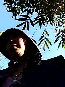 Snapshot of _Helala_ chatting on 30, 11, 2025 Helala online show from 30, 11, 2025