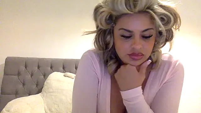 Snapshot of Miss_Mami chatting on 26, 10, 2025 Miss Mami online show from 26, 10, 2025