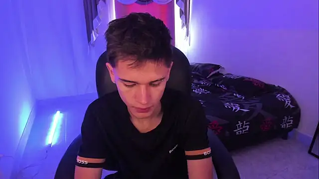 Snapshot of Aron_Boyy chatting on 1, 12, 2025 Aron Boyy online show from 1, 12, 2025