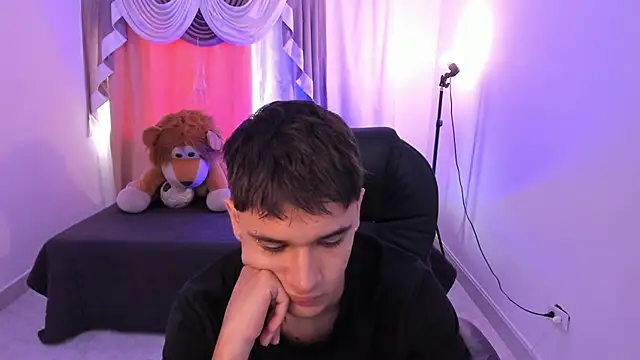 Aron Boyy online show from 7, 4, 2026