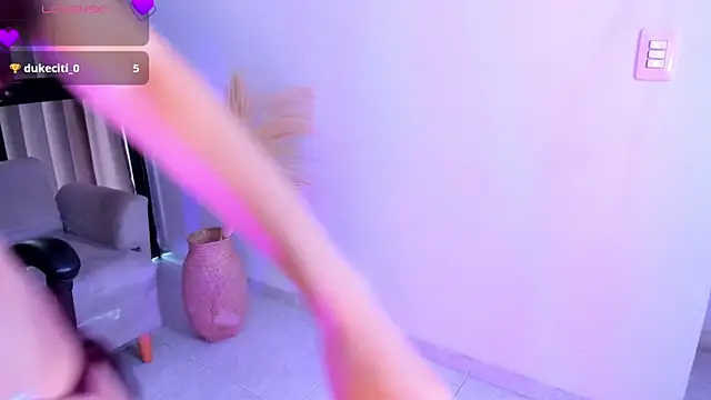 chloegils  online show from 1, 11, 2025