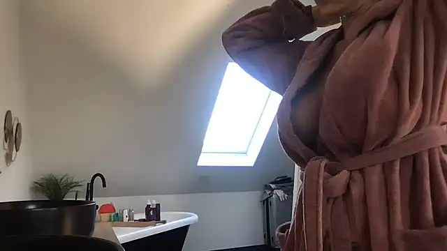 AmyStone   online show from 14, 4, 2026