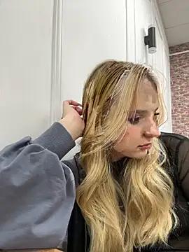 Sky Cutie online show from 30, 11, 2025